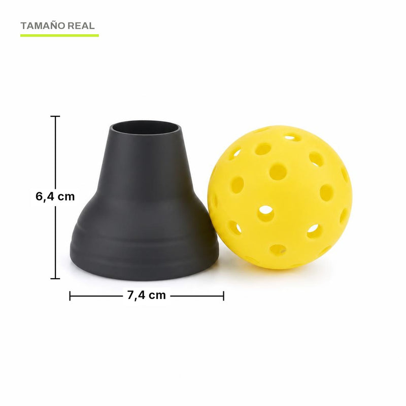 Tamaño real, junto a una bola: 6,4 cm de alto y 7,4 de boca.