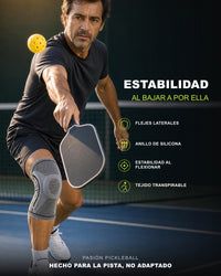 Jugador de pickleball con la rodillera FLEX puesta, bajando a por una dejada en pista