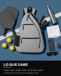 Lo que cabe en la mochila RALLY: dos palas, bolas, botella, toalla, móvil, llaves y gafas